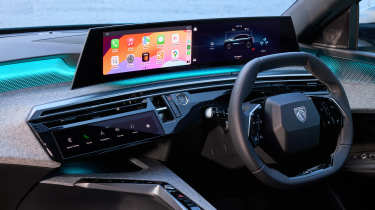 Peugeot E-3008 UK - dash